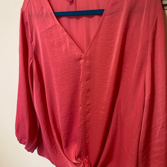 Vince Camuto v neck tie front blouse. 3/4 length sleeve - Picture 5 of 7